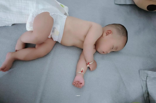 郑州几个月宝宝会抬头